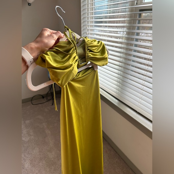 Showpo heath cut out halter neck midi dress - Picture 9 of 10